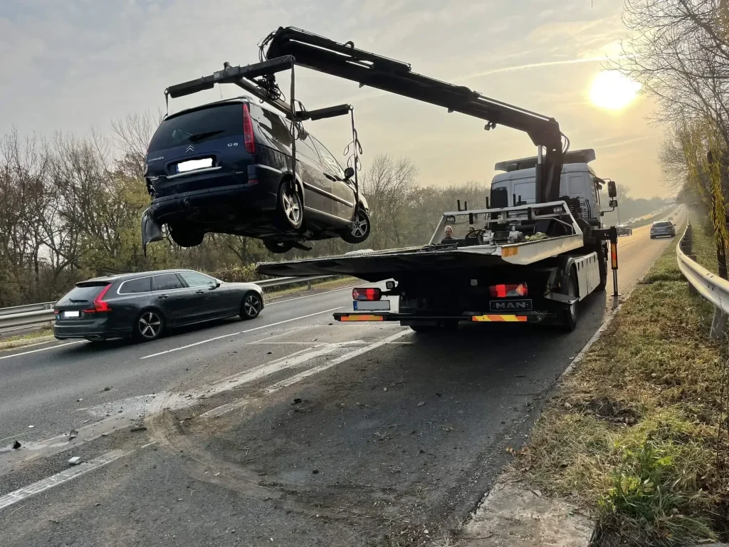 Autómentő Autómentés - Autószállítás Budapest Érd Pest Fejér