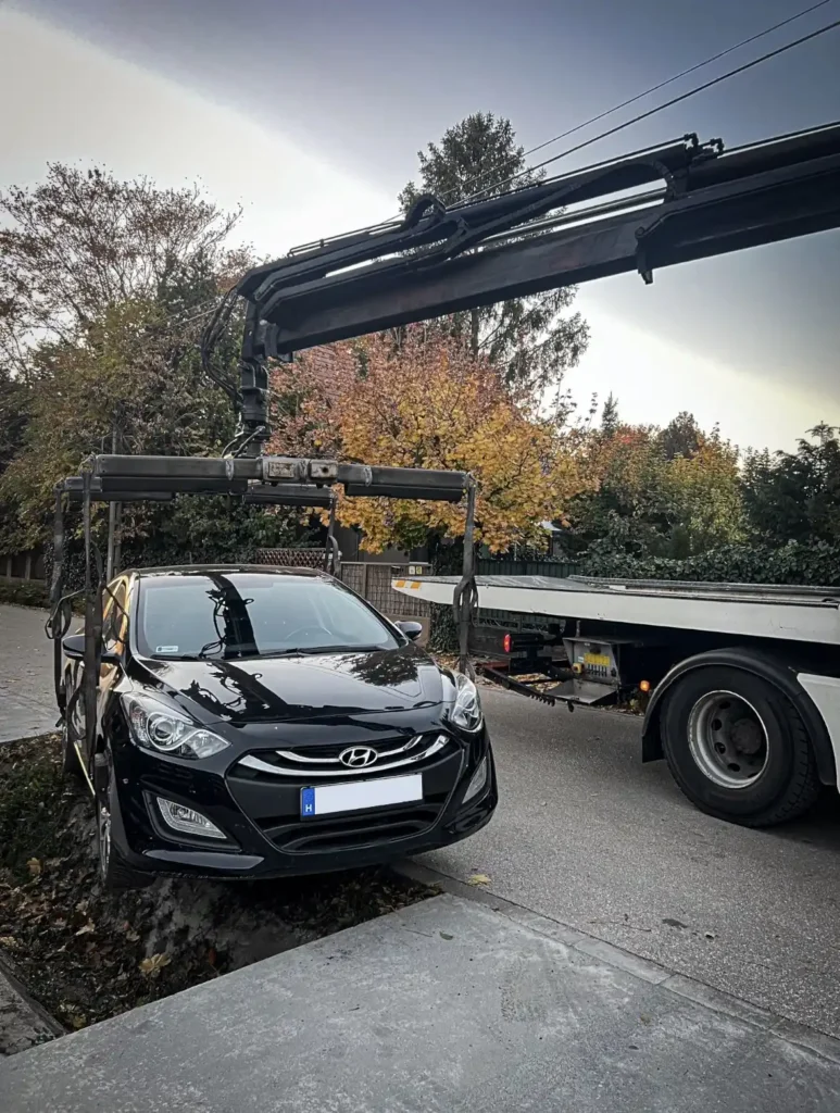 Darus mentés, darus autómentő, darus tréler, autó daruzás. autó emelése. baleseti autómentés.