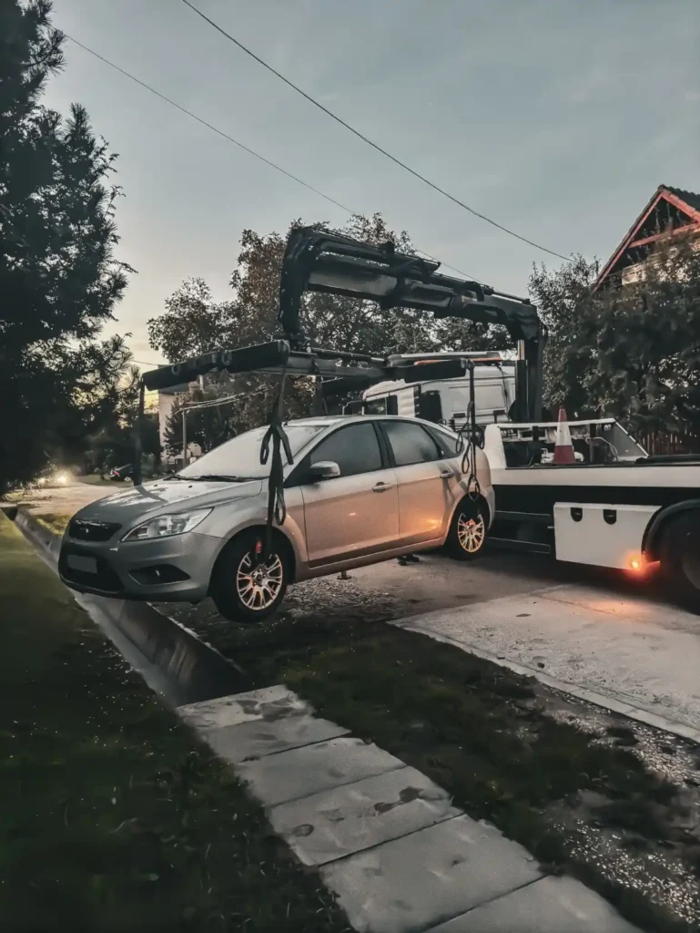 Darus autómentés, autó kiemelése árokból, autó emelés, autó daruzás