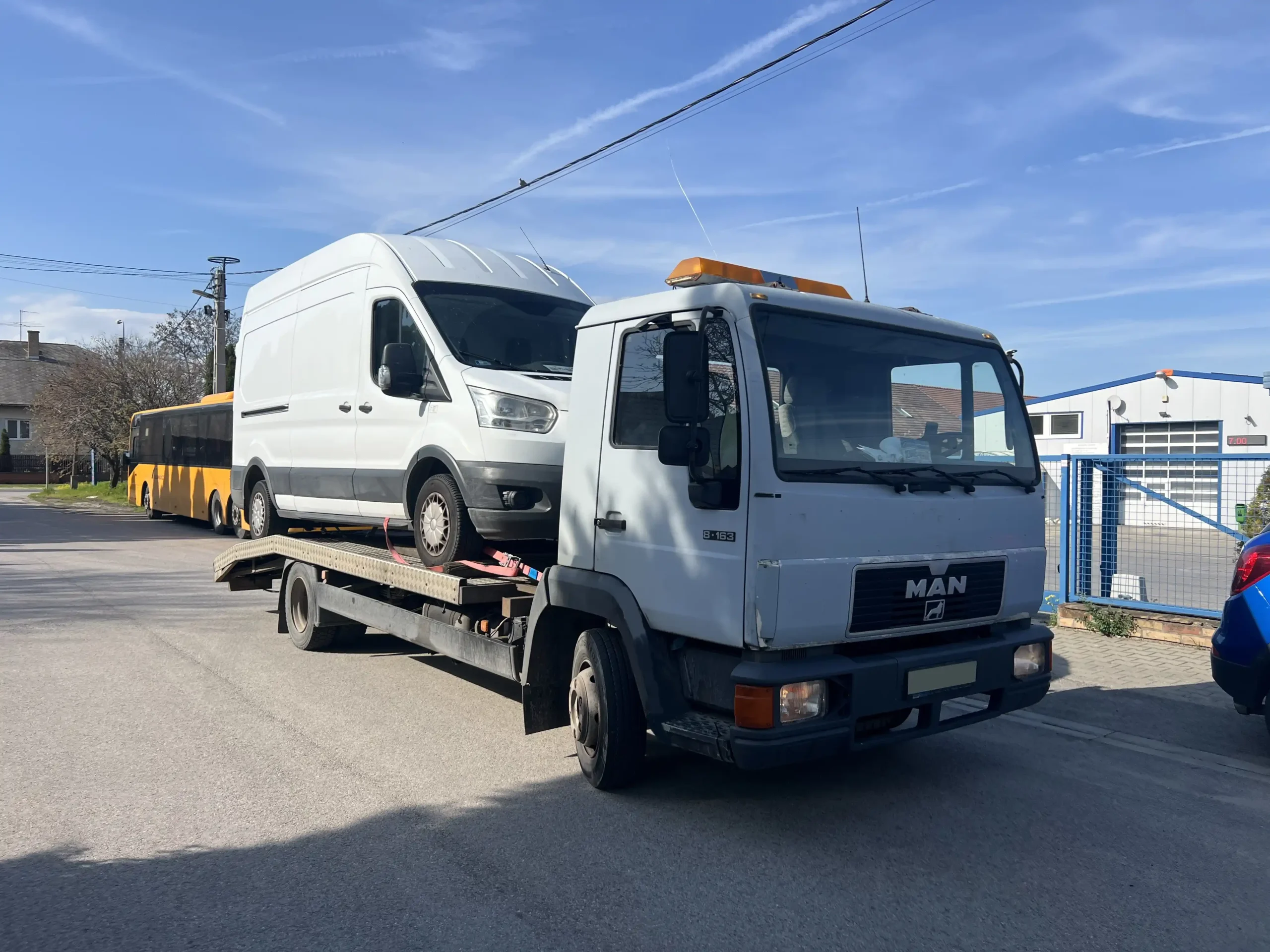 Autómentés Furgonmentés - 1am Autómentő Szolgálat