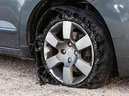 Defektes kerékcsere a helyszínen